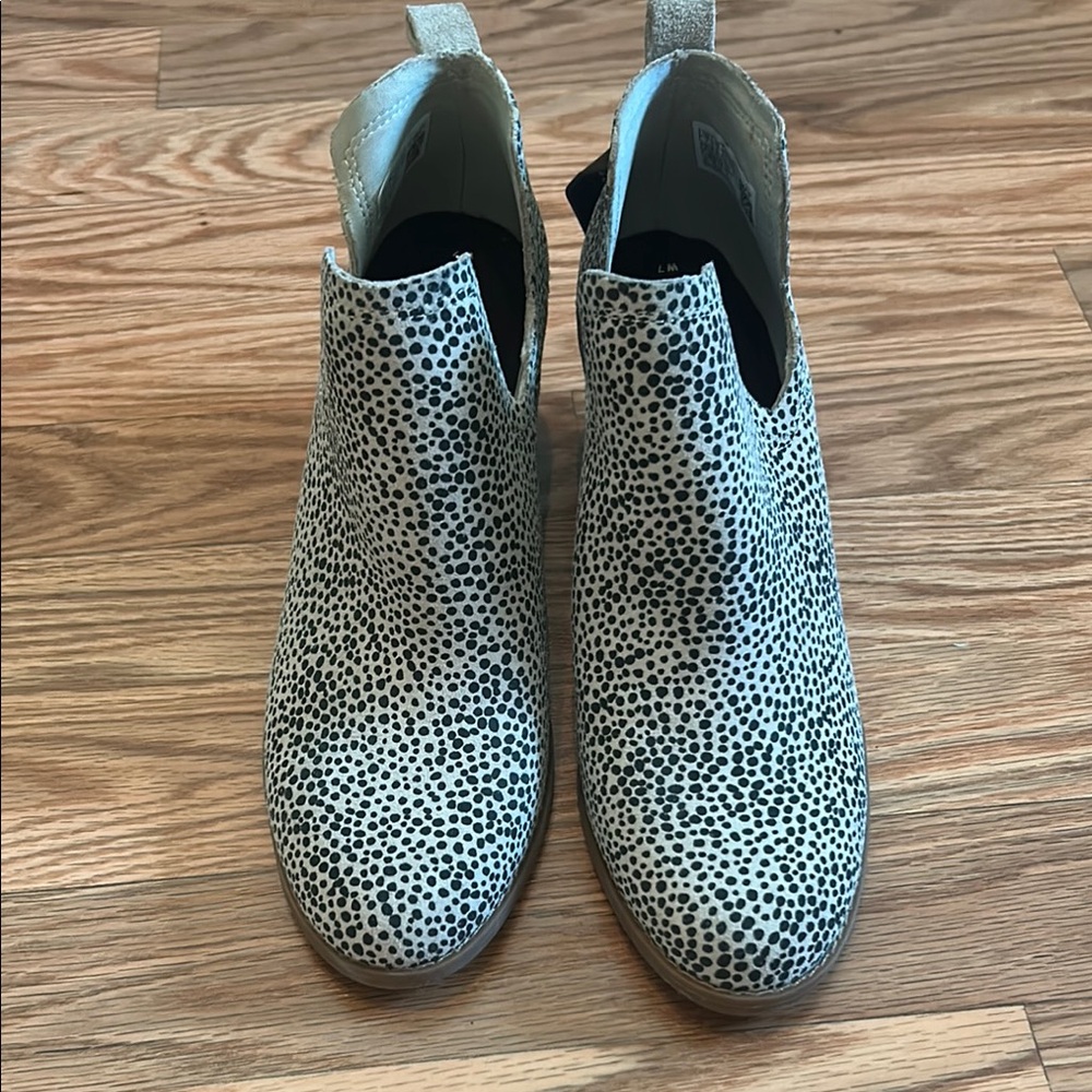 Toms Kallie NWT Speckled Black and White Ankle Booties